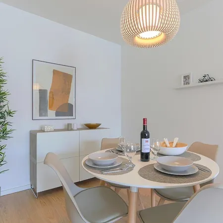 Trindade Family W/ Parking Place * Porto