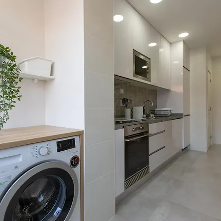 Trindade Family W/ Parking Place * Porto