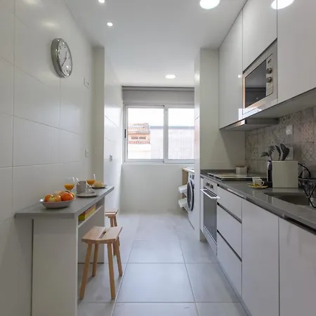 Trindade Family W/ Parking Place Apartman Porto