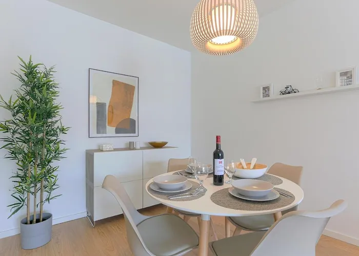 Trindade Family W/ Parking Place * Porto