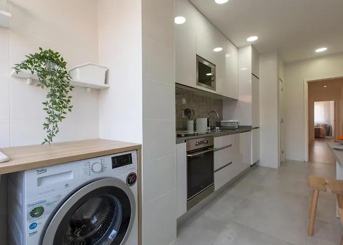 Trindade Family W/ Parking Place * Oporto